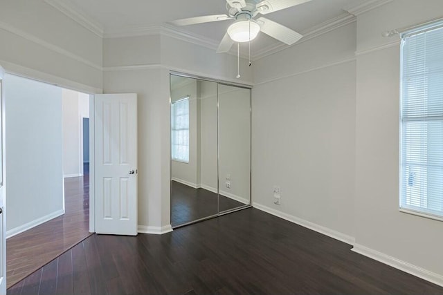 spare room featuring ceiling fan, dark hardwood / wood-style floors, and crown molding