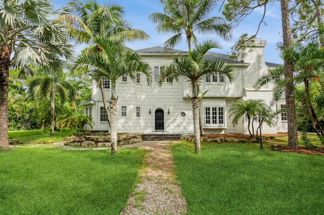 view of front facade with a front lawn