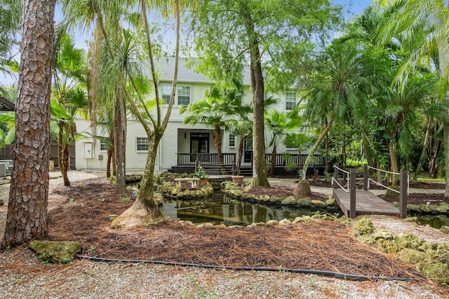 view of front facade featuring a deck