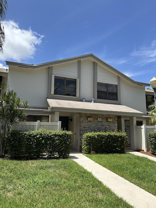 view of front facade with a front yard