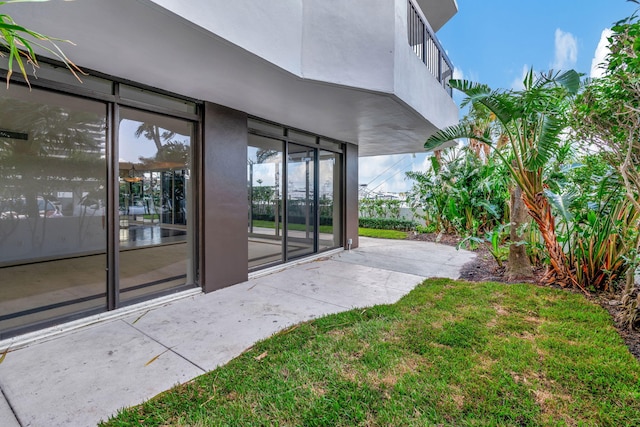 exterior space featuring a balcony