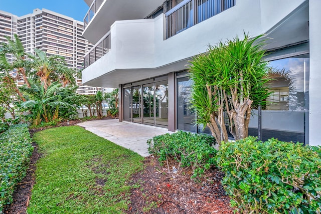 exterior space featuring a balcony