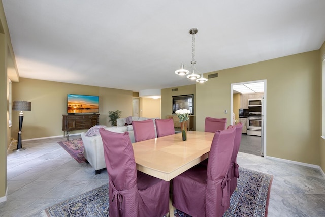 dining space featuring visible vents and baseboards