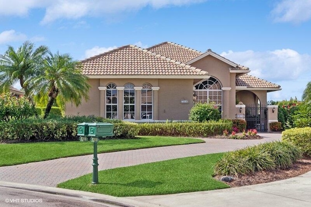 view of front facade with a front yard