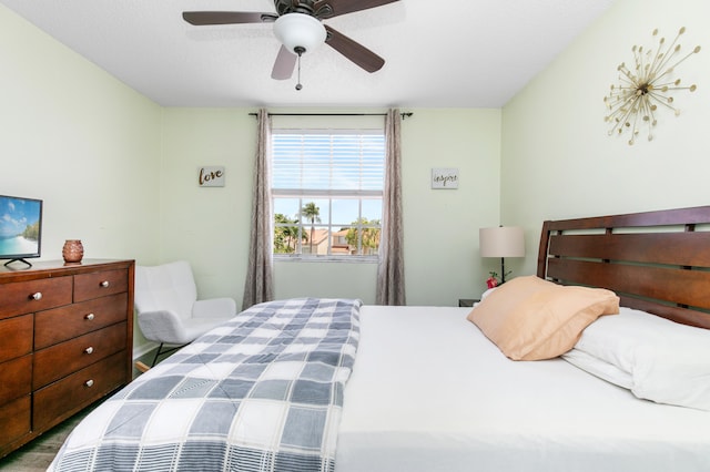 bedroom with ceiling fan