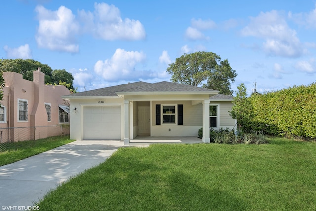 view of front of home featuring a front yard and a garage