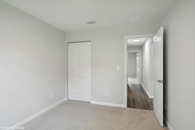 unfurnished bedroom with carpet flooring and a closet