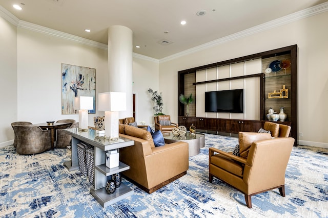 living area with baseboards, recessed lighting, visible vents, and crown molding