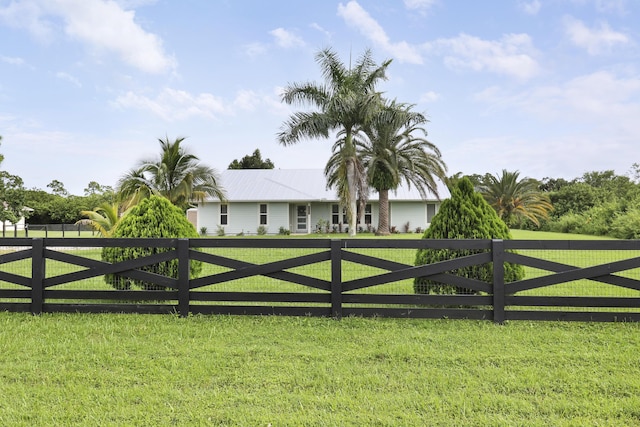 view of gate featuring a lawn