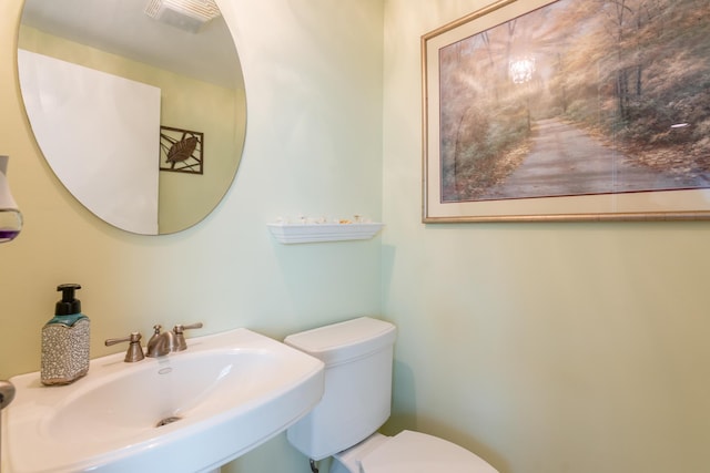 bathroom featuring sink and toilet