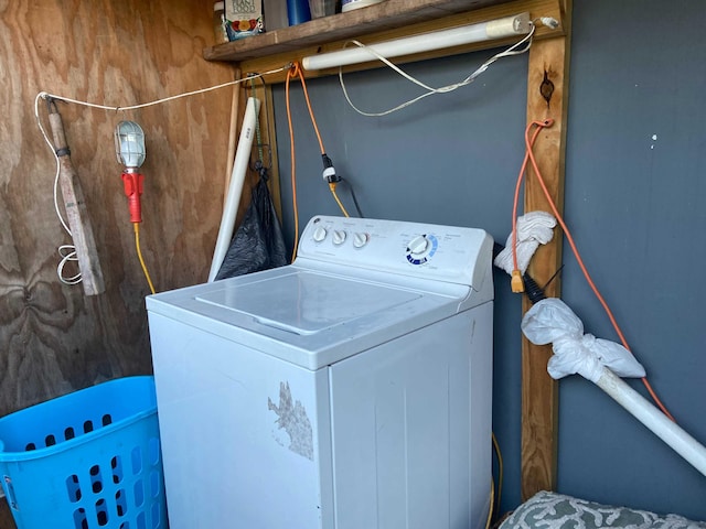 laundry room featuring washer / dryer