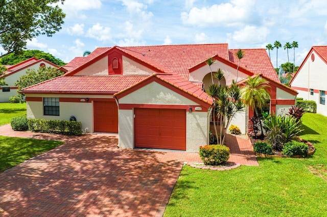 view of front of home featuring a garage and a front yard