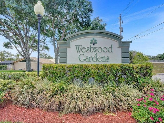 view of community / neighborhood sign