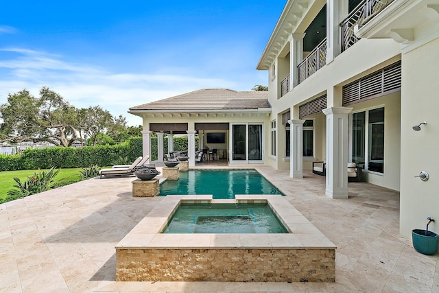 13209 Rolling Green Rd, North Palm Beach, FL 33408 - view of swimming pool with a patio and a pool with connected hot tub