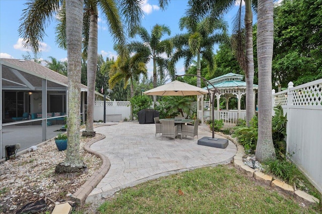 view of yard featuring a patio area