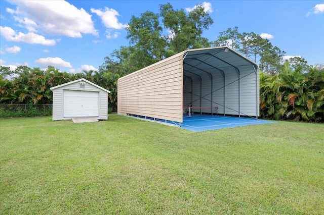 view of outdoor structure featuring a garage, a yard, and a carport