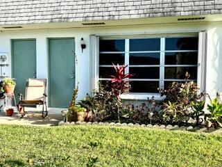 property entrance featuring a lawn