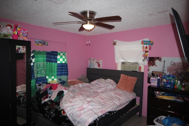 bedroom featuring ceiling fan and a textured ceiling