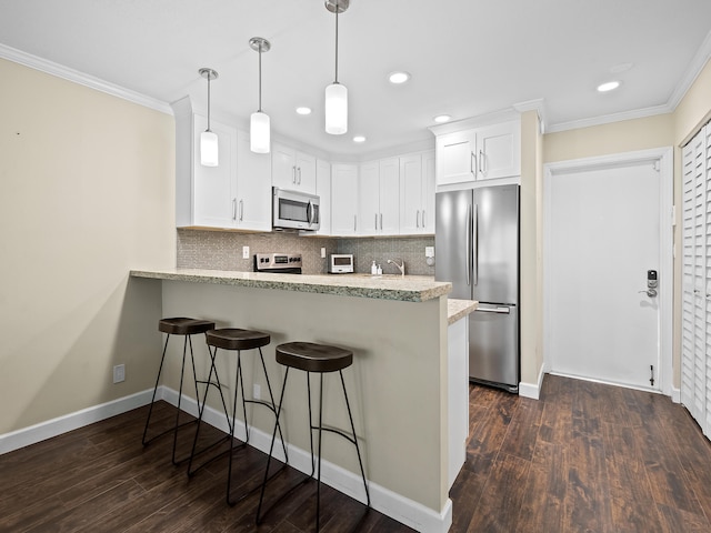 kitchen featuring stainless steel appliances, kitchen peninsula, dark hardwood / wood-style floors, and decorative backsplash