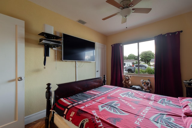 bedroom with ceiling fan