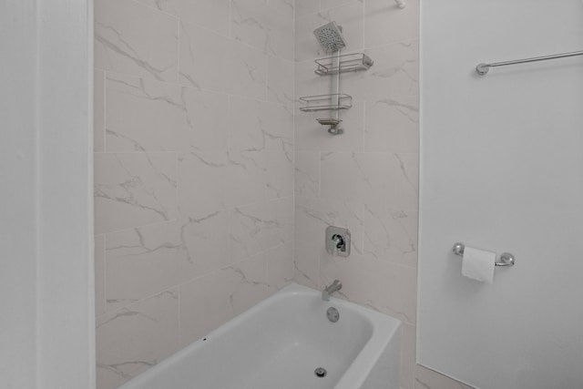 bathroom with tiled shower / bath