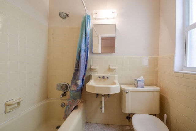 901 N Birch Rd Unit D6, Fort Lauderdale, FL 33304 - bathroom featuring tile walls, toilet, shower / bathtub combination with curtain, and a wainscoted wall