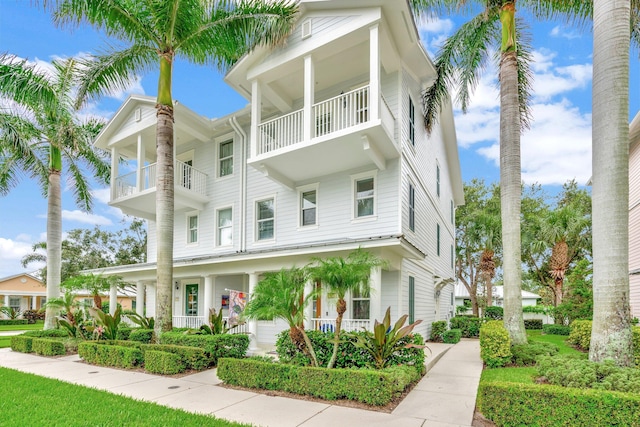 view of front of property featuring a porch