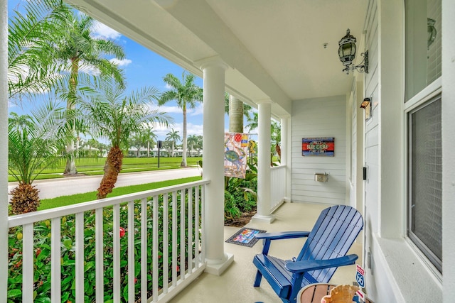 balcony featuring covered porch