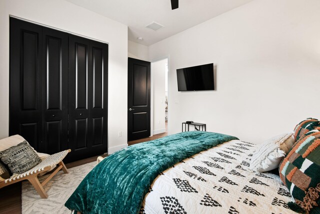 bedroom with ceiling fan, a closet, and light hardwood / wood-style floors