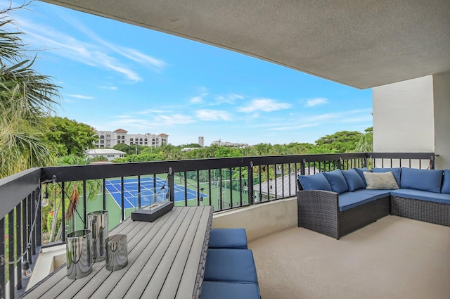 balcony featuring an outdoor hangout area