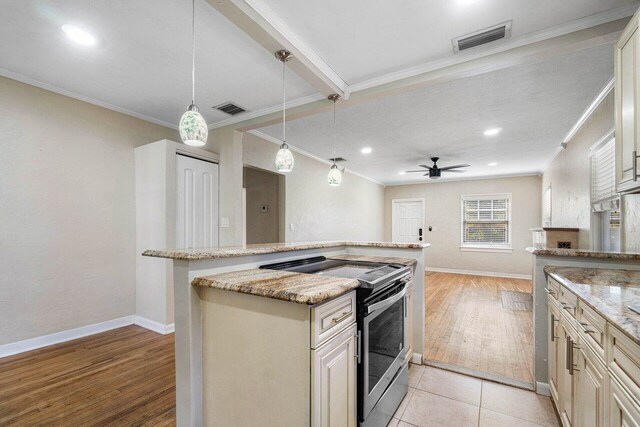 kitchen featuring ceiling fan, light hardwood / wood-style flooring, cream cabinets, and stainless steel electric range