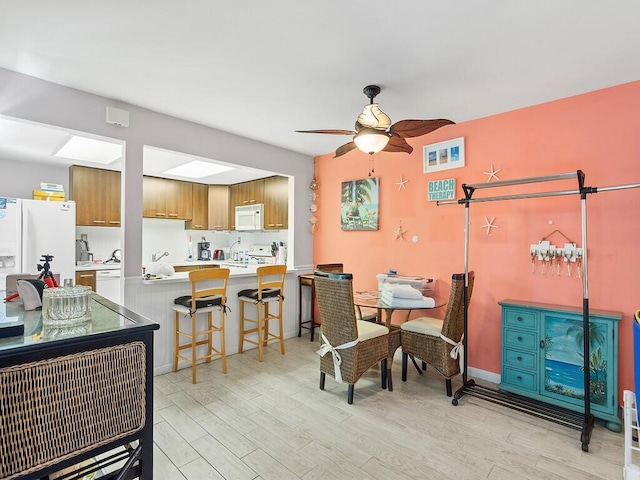 dining room featuring light hardwood / wood-style floors and ceiling fan