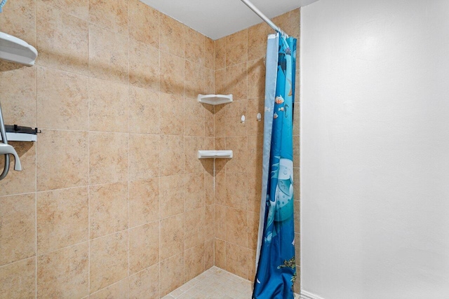 bathroom with curtained shower