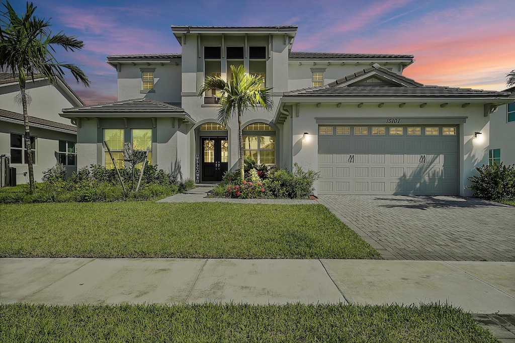 view of front of property featuring a yard and a garage