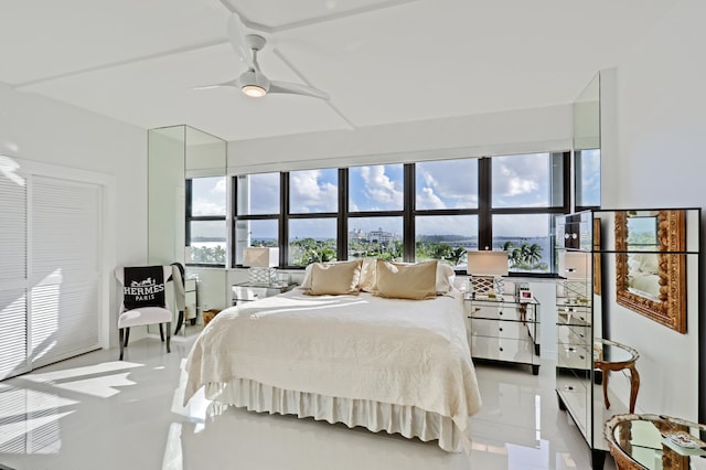 bedroom with ceiling fan