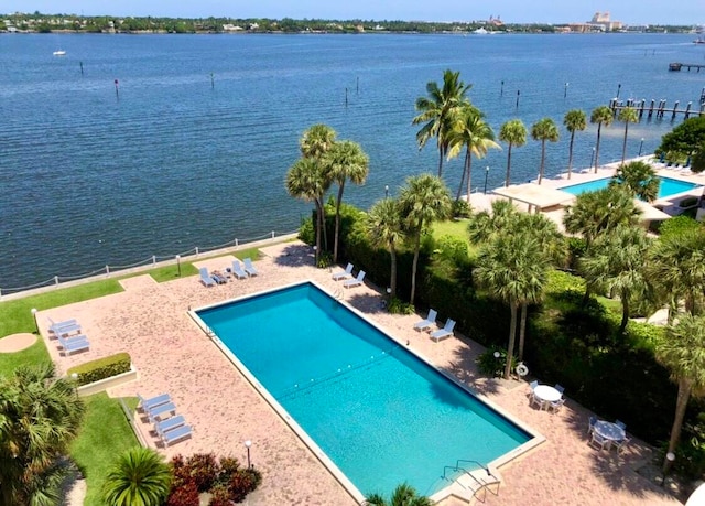 view of swimming pool