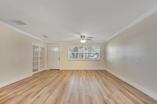 empty room featuring crown molding, light hardwood / wood-style floors, and ceiling fan