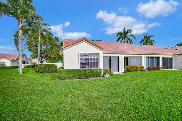 view of front of house with a front lawn