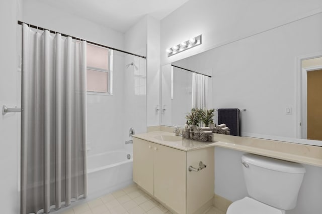 full bathroom featuring toilet, shower / bath combo with shower curtain, and vanity