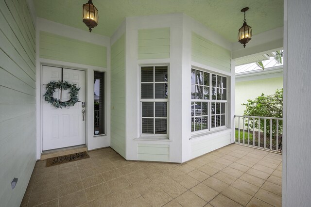 doorway to property with covered porch