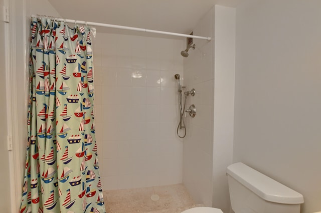 bathroom with curtained shower and toilet