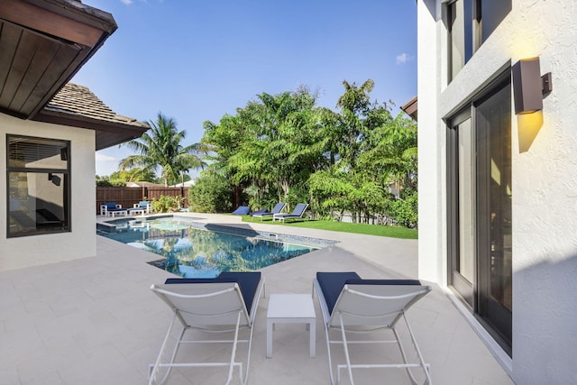 6787 Bayshore Dr, Lake Worth, FL 33462 - view of swimming pool featuring a patio area, fence, and a pool with connected hot tub