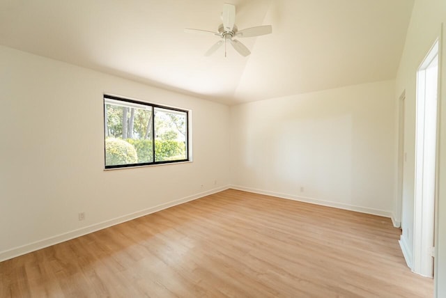 empty room featuring light hardwood / wood-style floors, lofted ceiling, and ceiling fan