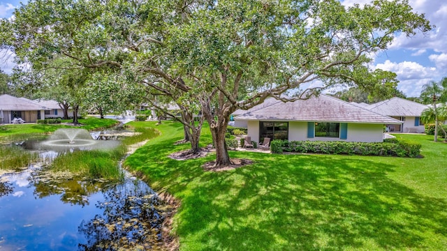 view of yard featuring a water view