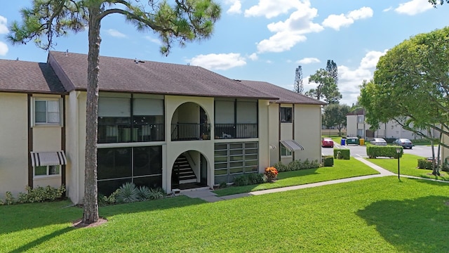 back of house featuring a yard