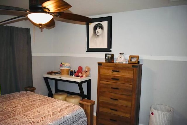 bedroom featuring ceiling fan