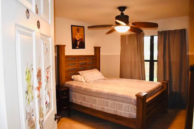 bedroom featuring ceiling fan