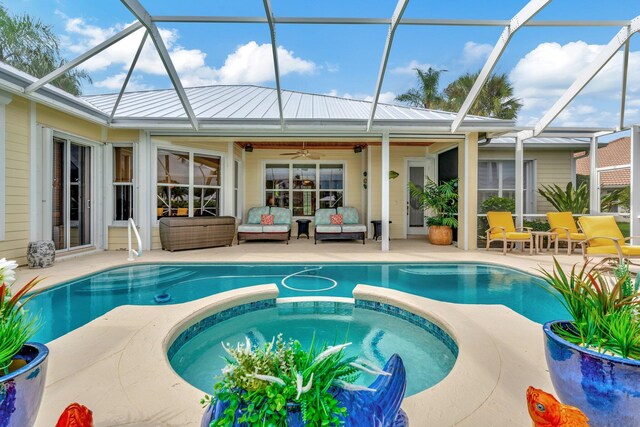 view of pool with an outdoor hangout area, an in ground hot tub, ceiling fan, a lanai, and a patio