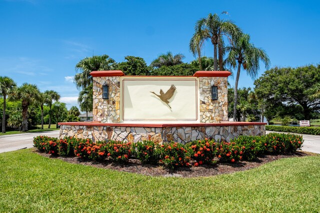 community sign featuring a lawn