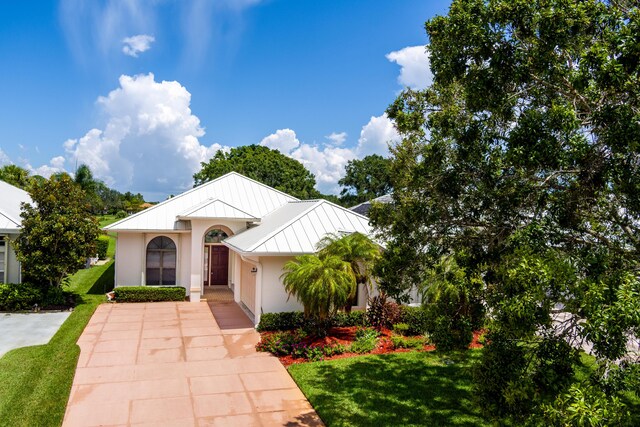 view of front of house with a front yard